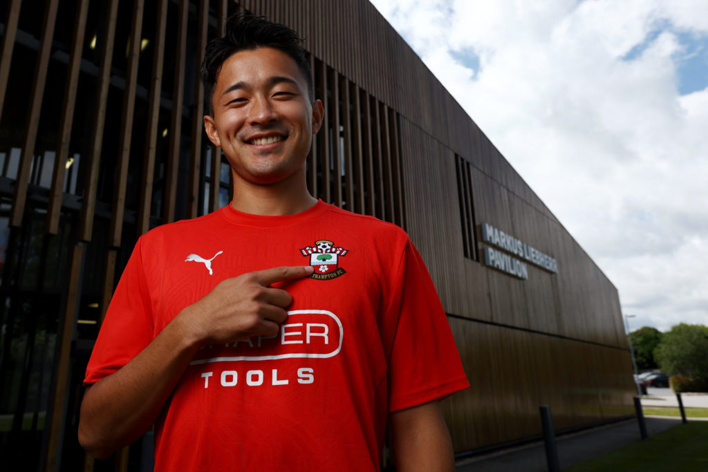 Southampton Unveil New Signing Yukinari Sugawara